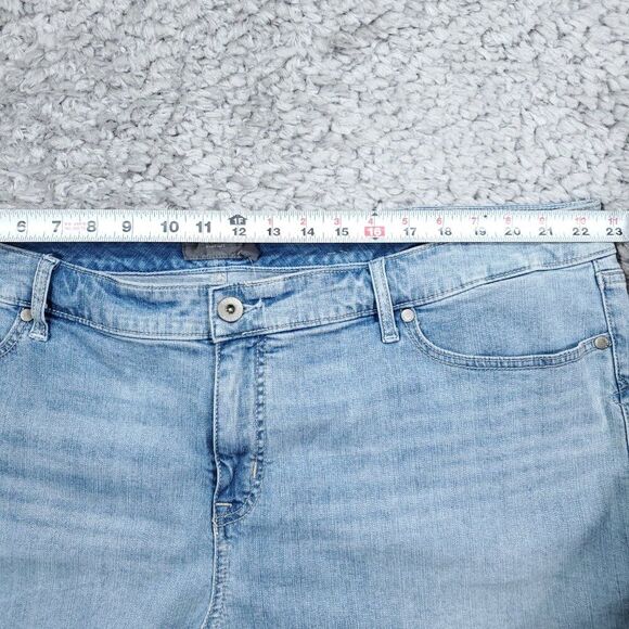 READ Torrid 3.5" Vintage Stretch High Rise Raw Hem Jean Shorts Plus Size 26 - Picture 9 of 12